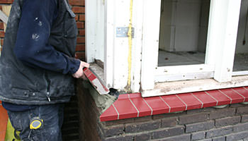 Plaatsen rode raamdorpels